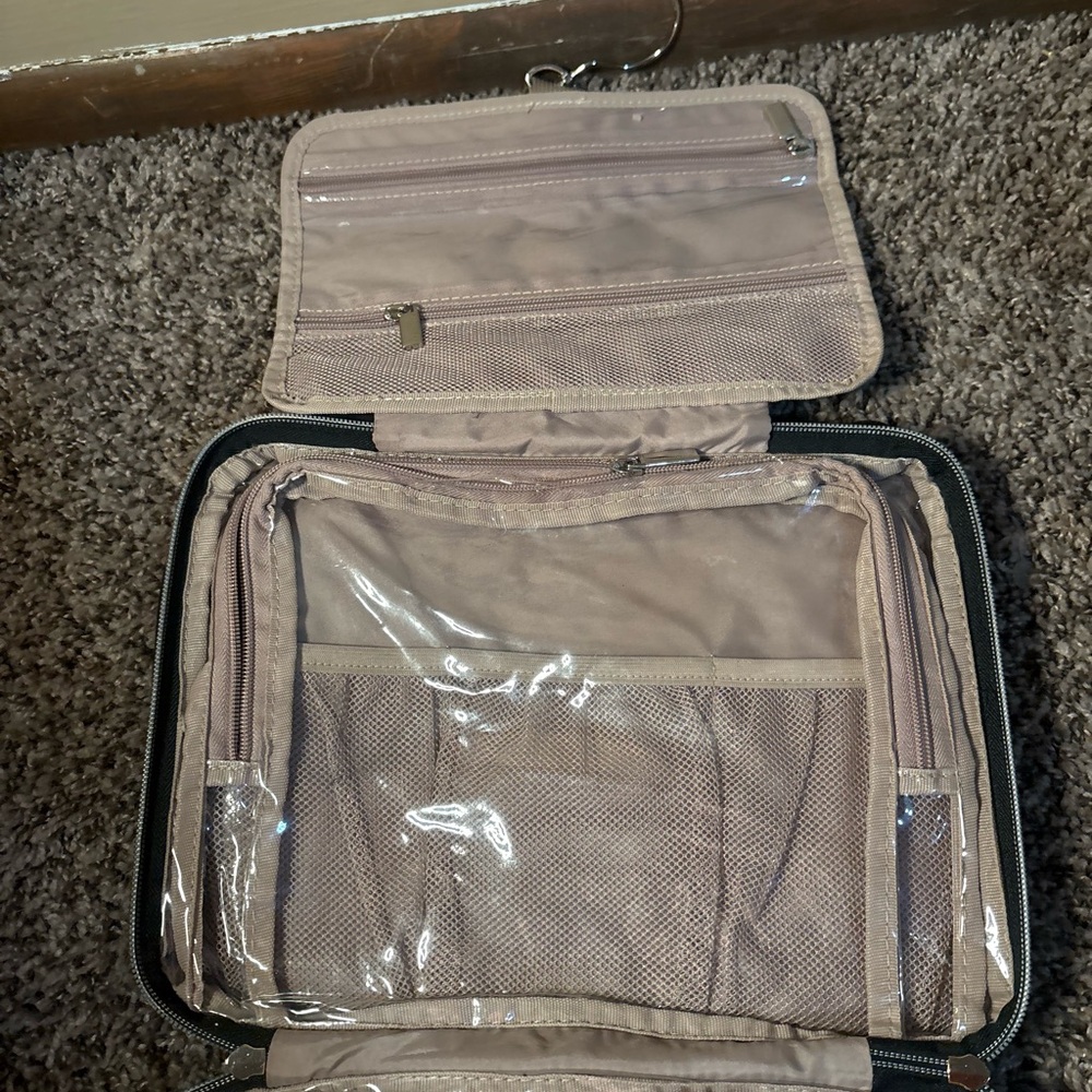 Elegant Black and Tan Garment Bag - Picture 4 of 9